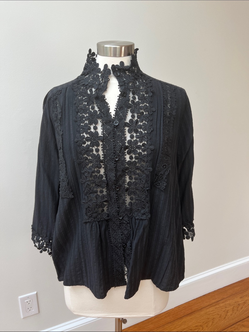 Black Floral Lace Button-Front Women's Top